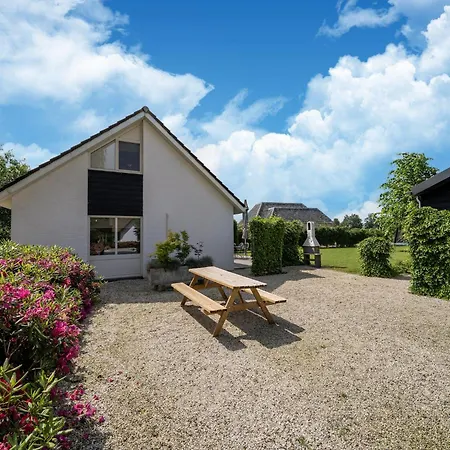 بيت للعطل Near The Centre With View Nistelrode